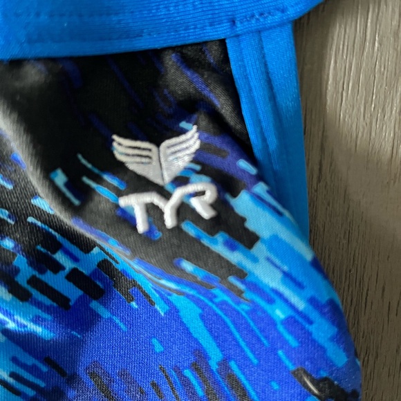 TYR - one piece swim suit - Picture 3 of 4